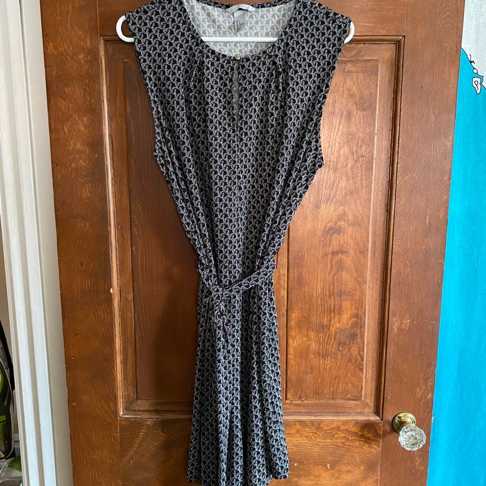 H&M black and white knit dress with tie belt - size L